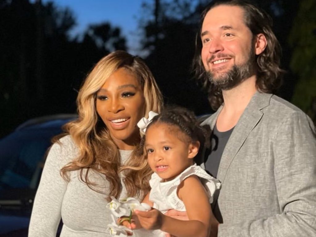 Serena Williams and her husband, Alexis Ohanian, take their daughter Olympia to see Star Wars: Galaxy's Edge - Bullscore