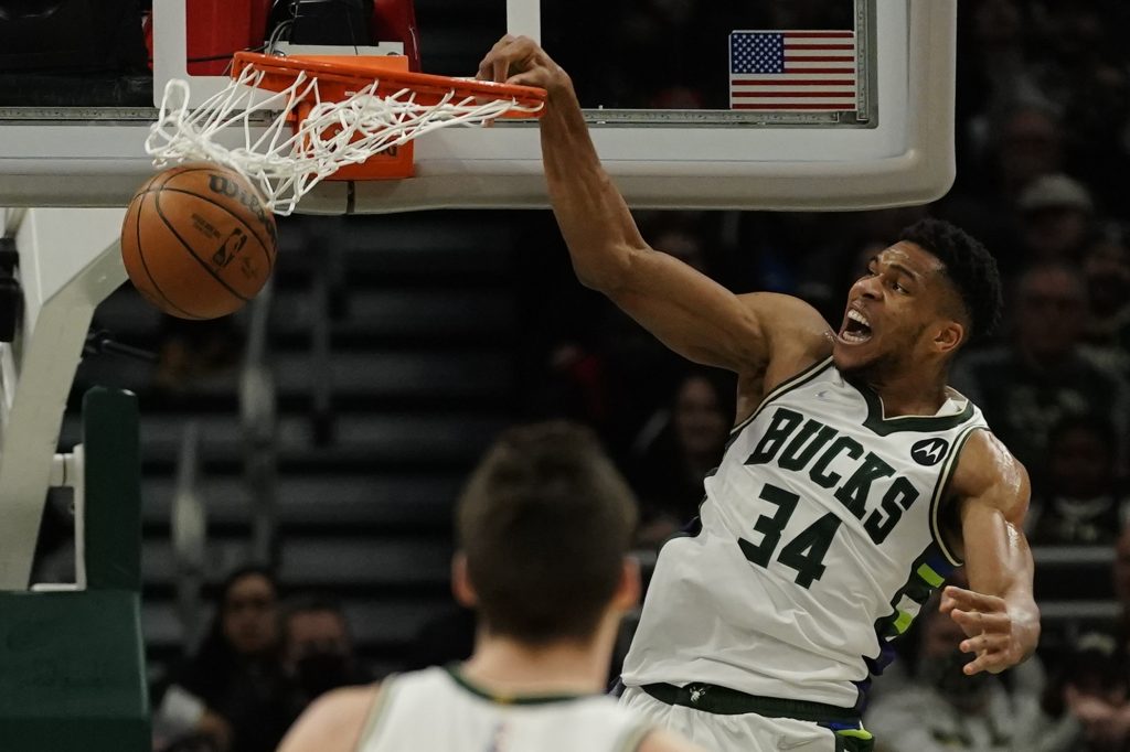 Giannis Antetokounmpo crushes the rim with a massive dunk