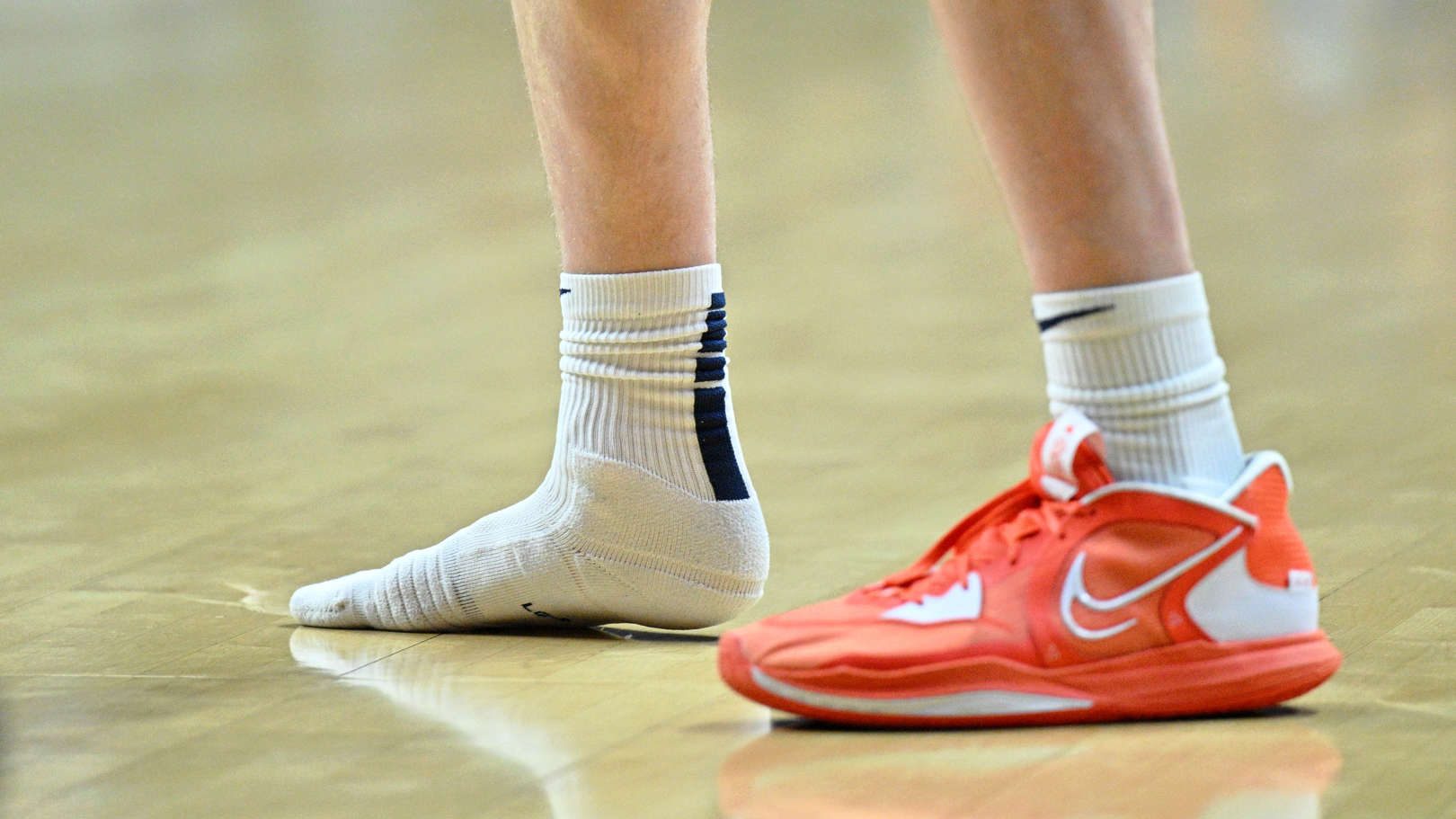 Illinois Player Loses Shoe During March Madness Game, Continues to Play with One