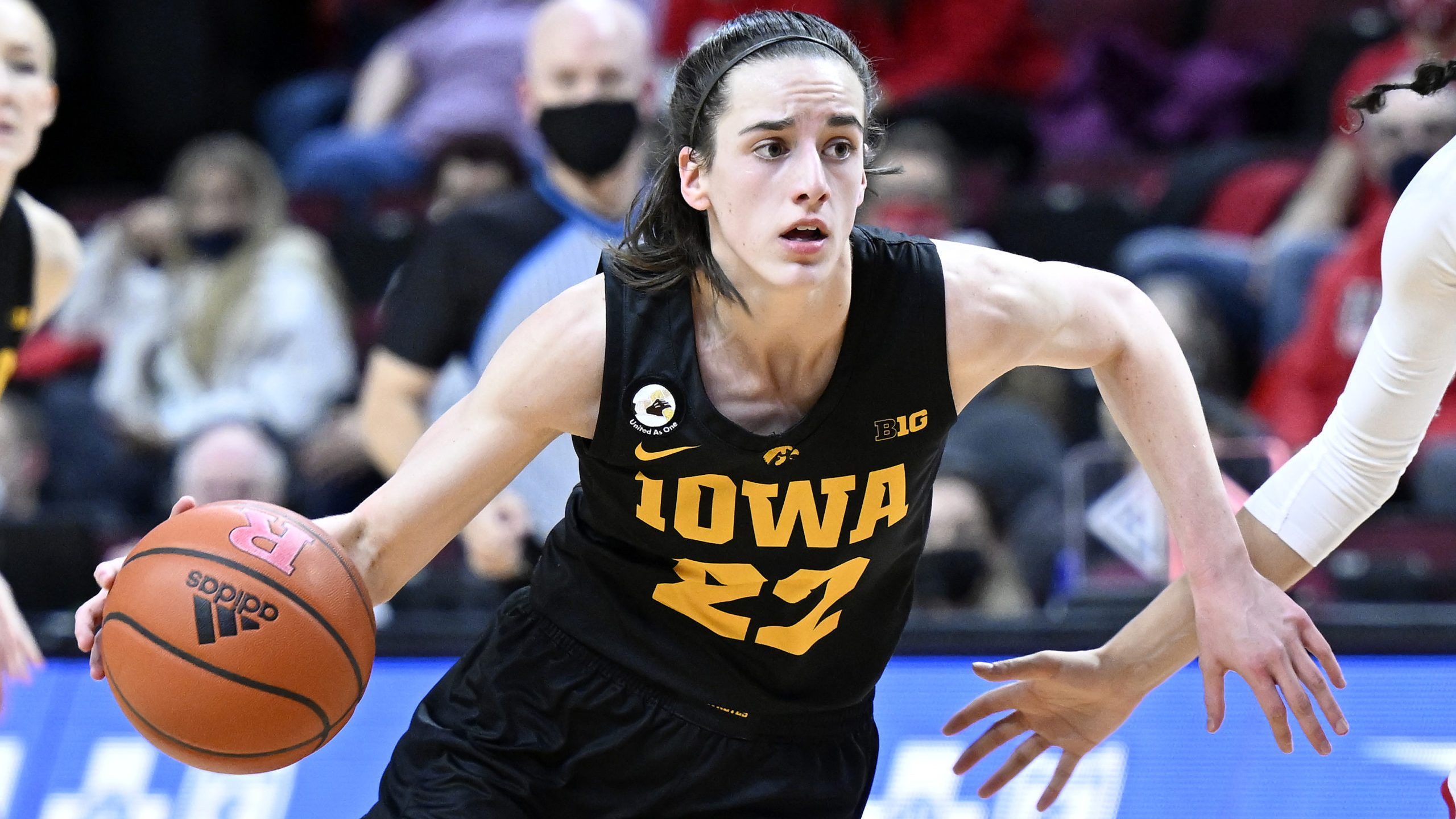 Caitlin Clark Crowned 2023 Naismith Women’s Player of the Year