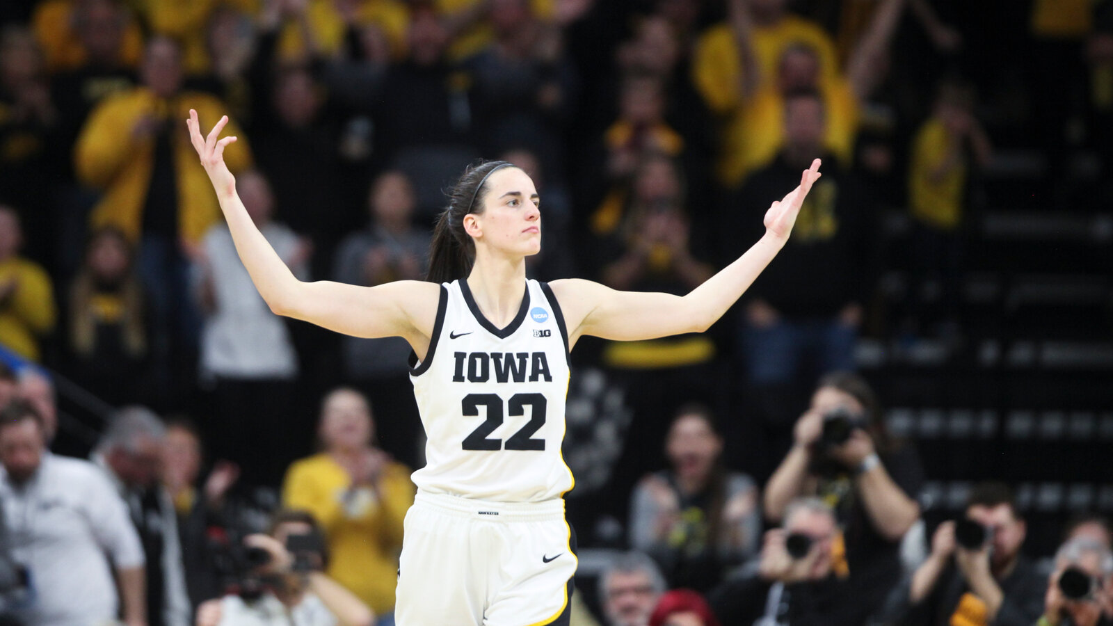 Caitlin Clark Makes History Takes Twitter by Storm with Epic NCAA