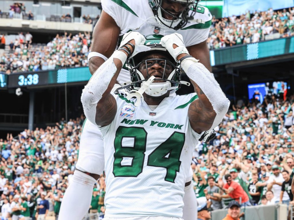 Jets WR announces shocking retirement at 28 