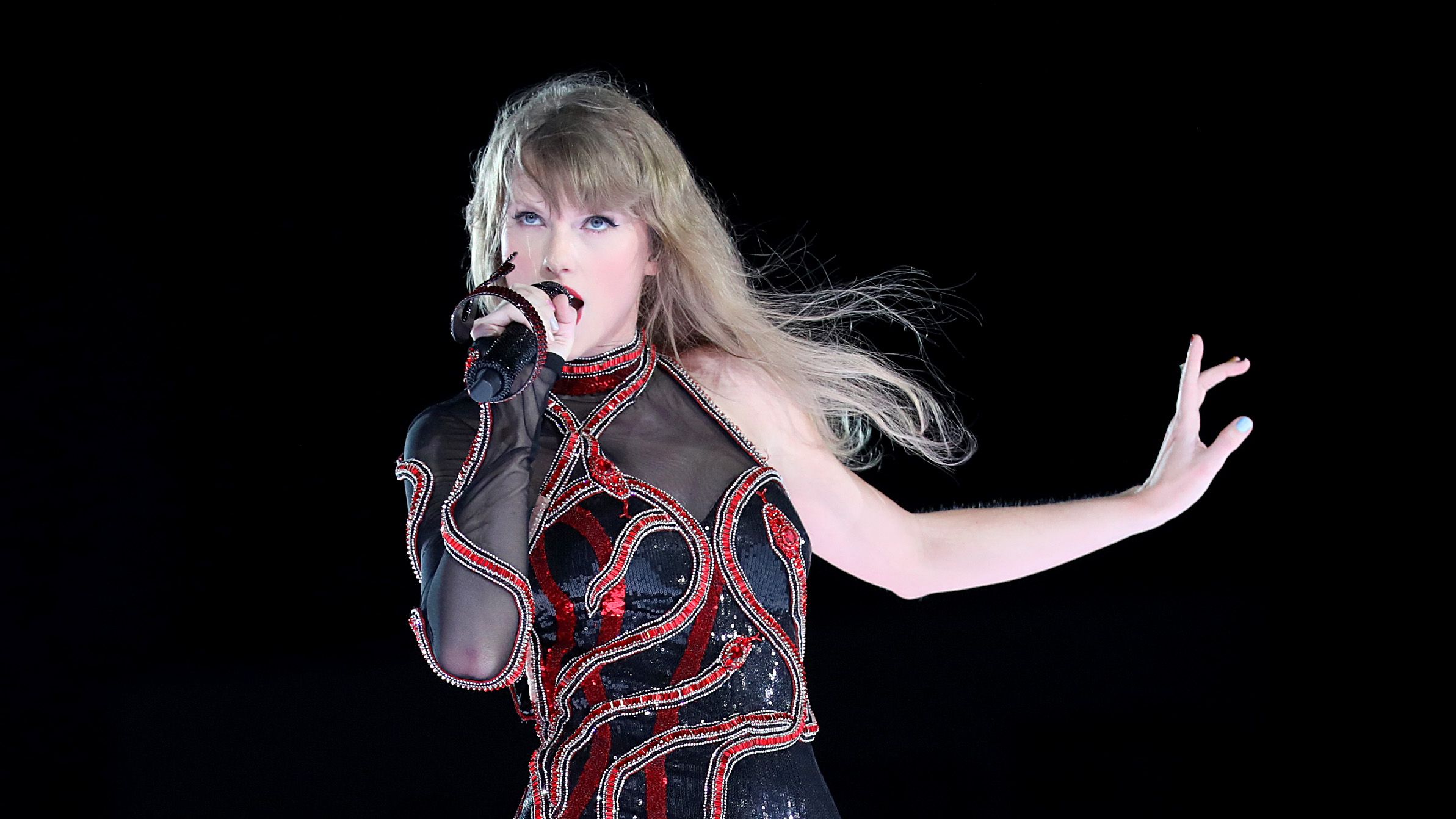 Taylor Swift Declines Super Bowl Offer: Fans React with a Touch of Humor