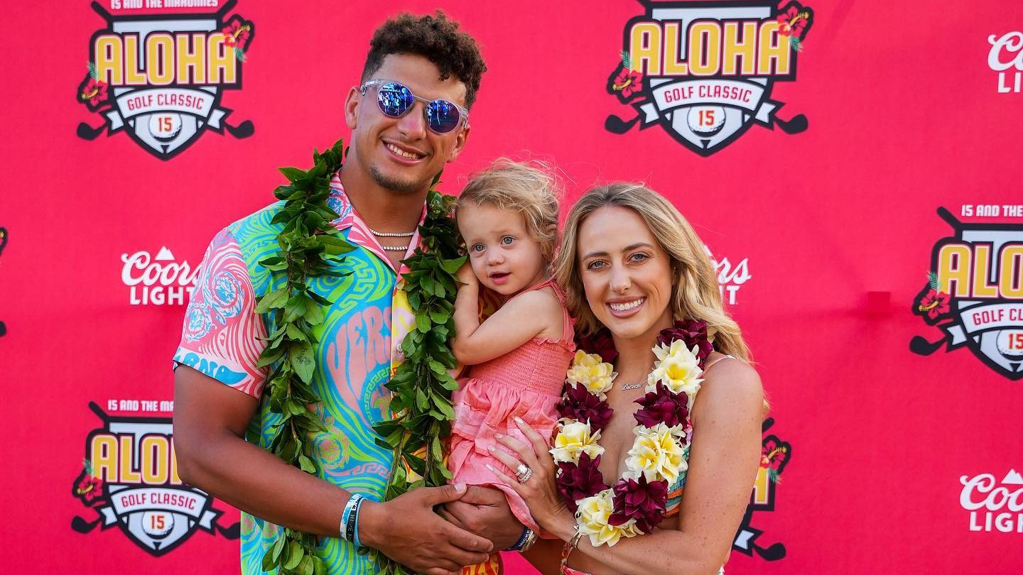 Patrick Mahomes’ Wife, Brittany Mahomes’ Wild Swimsuit Photos From Vacation Goes Viral