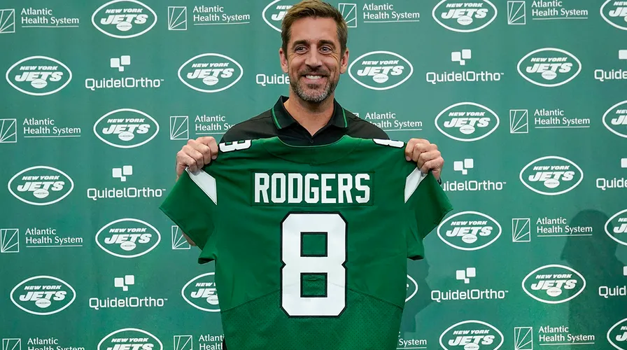 Aaron Rodgers Makes History with Massive $35 Million Pay Cut Decision