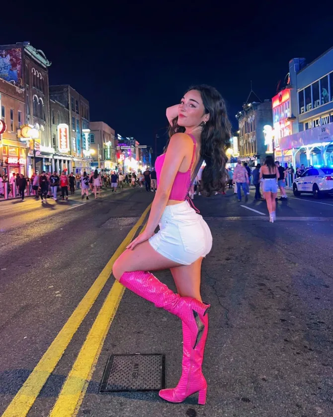 ‘Pretty in Pink', Elena Arenas Gives ‘Barbie’ Vibes While Teasing Her Fans in Plunging Outfit Photos