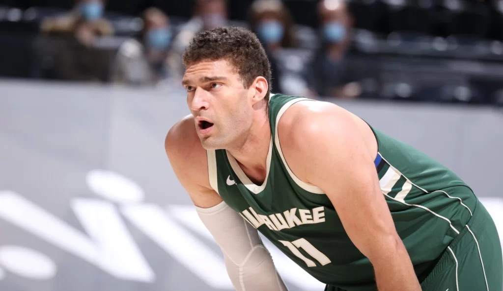 Brook Lopez might get taken from Bucks by 3 Frontrunners