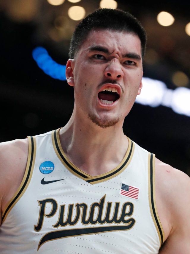 Purdue Star Zach Edey Chooses To Return For Another Season – Bullscore