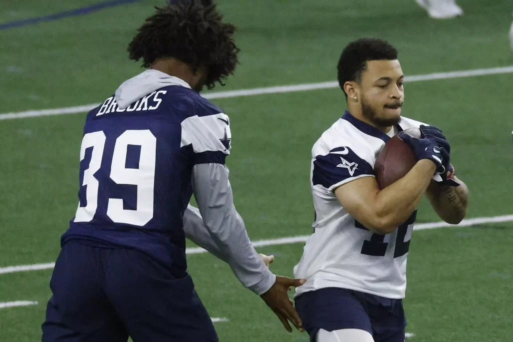 Cowboys Running Back Deuce Vaughn Is Shorter Compares To His Teammates At Practice