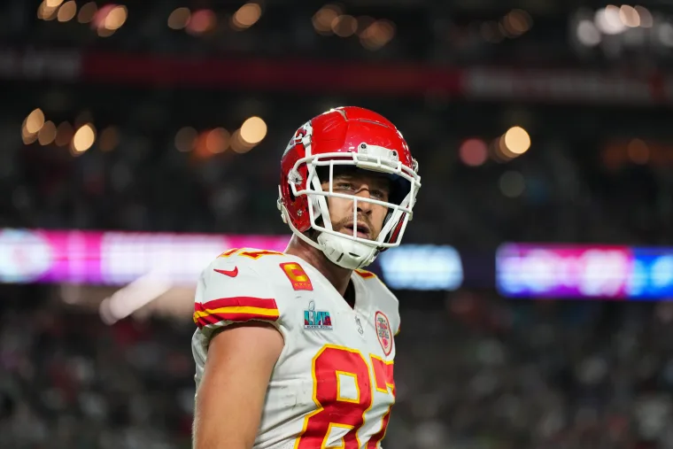 Travis Kelce Punches His Teammates’ Helmet During The Training Camp