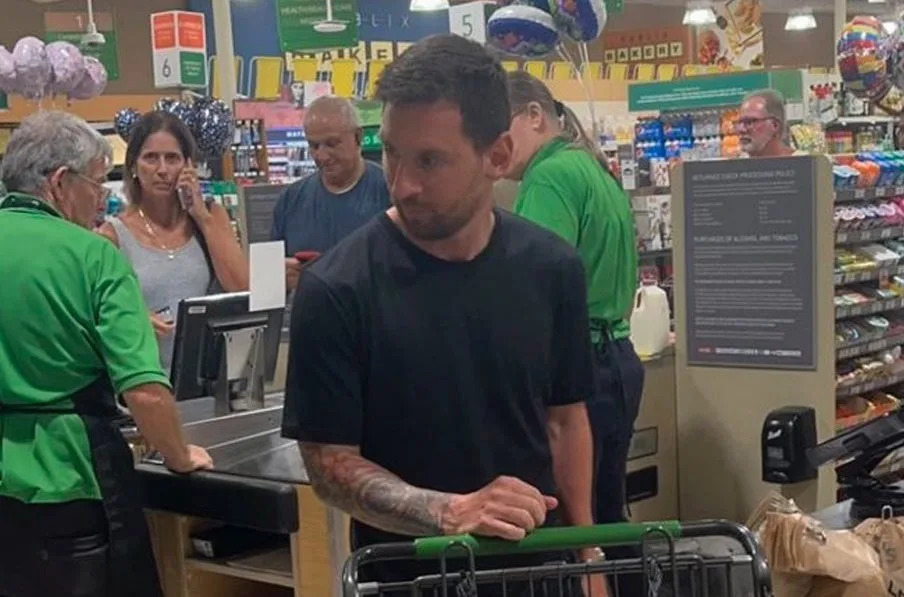 Fan Encounters Leonel Messi At Grocery Store Makes His Day