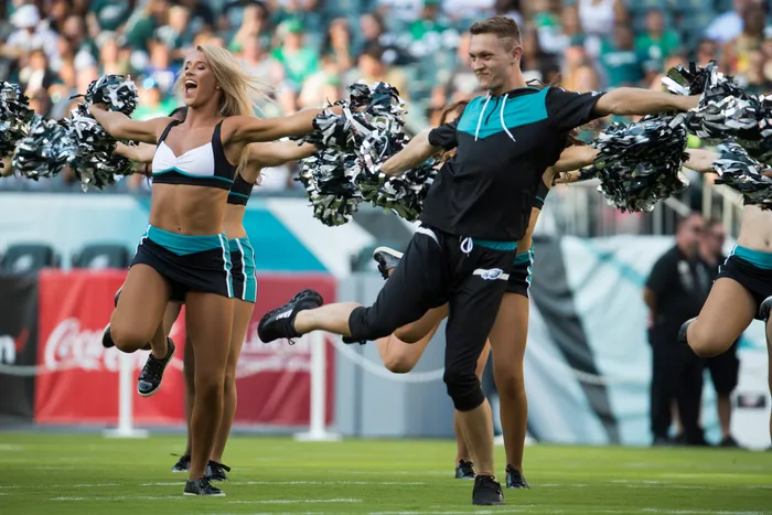 Wild Photos Of Vikings Cheerleader Going Viral Before Eagles Game