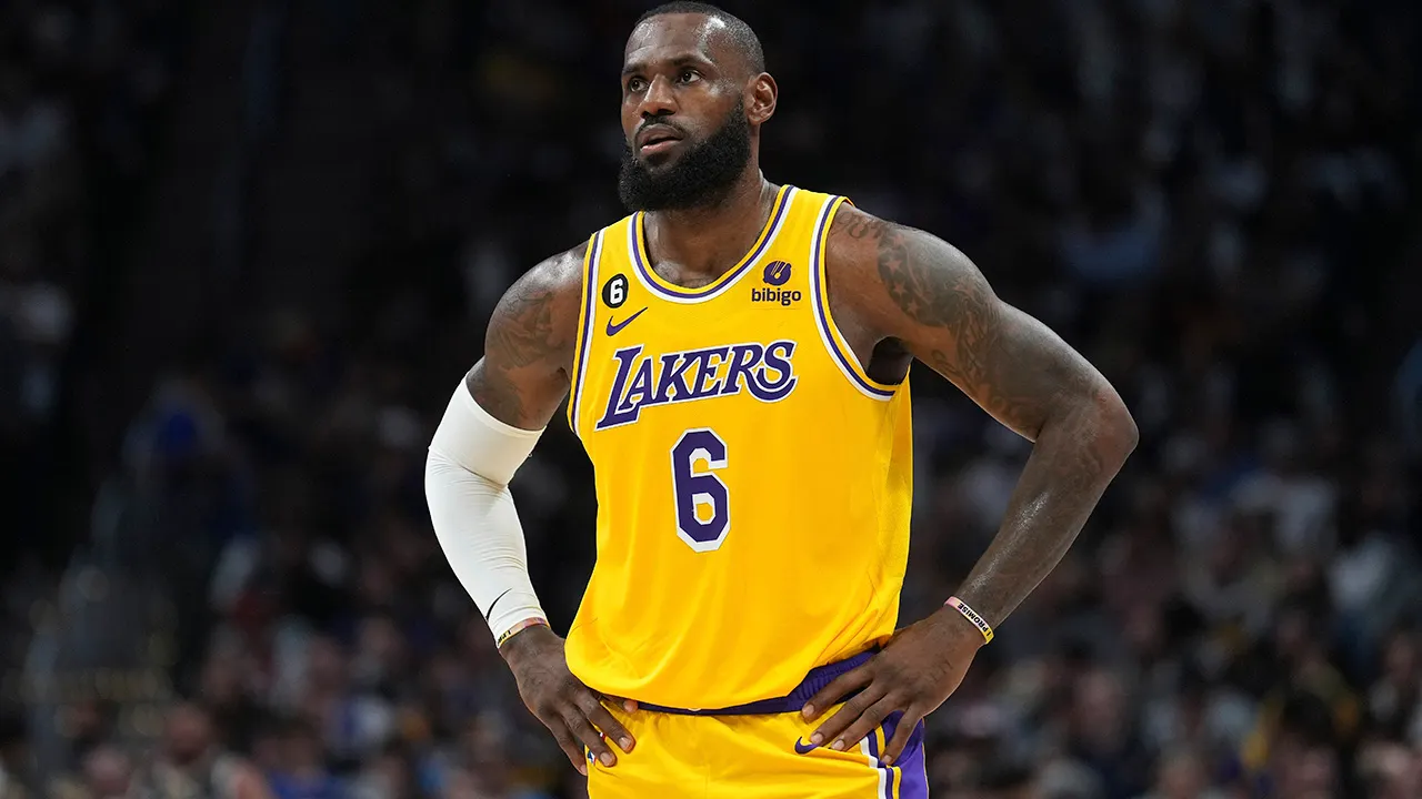 LeBron James Opts Out of Lakers Preseason Opener on Saturday