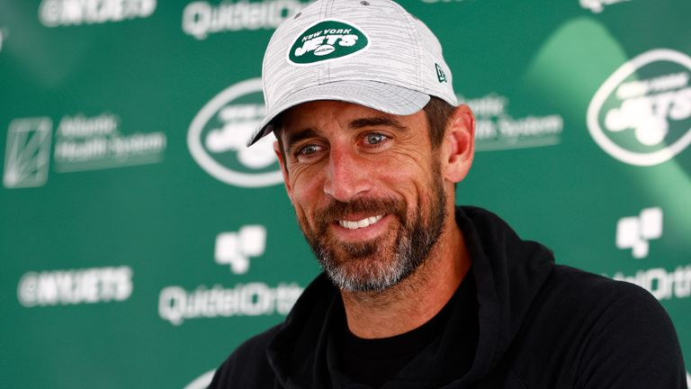 Video Of Jets’ Water Girl Getting In On Aaron Rodgers & Sauce Gardner’s Blunt Celebration Going Viral