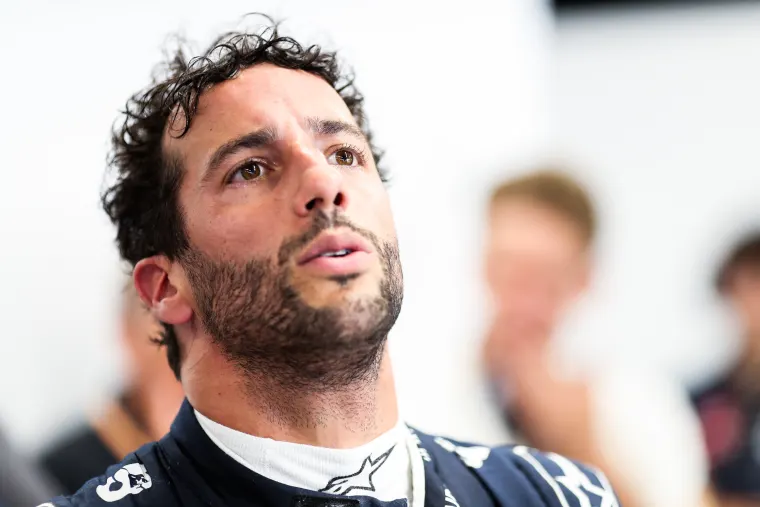 Daniel Ricciardo, Formula 1 Star Got into A Car Crash on Friday Morning, Hospitalized