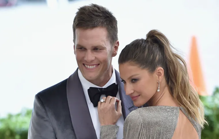 Gisele Bundchen’s One Emoji Reaction on Tom Brady’s Vacation Photos