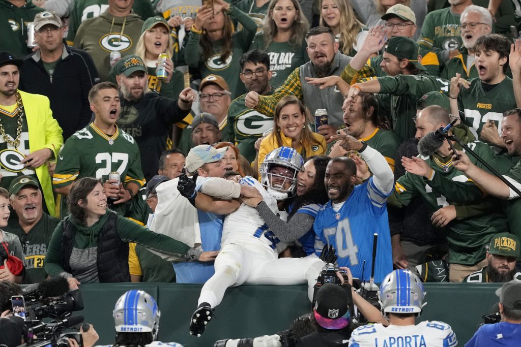 Packers Fan Pours Beer on Amon-Ra St. Brown During Game