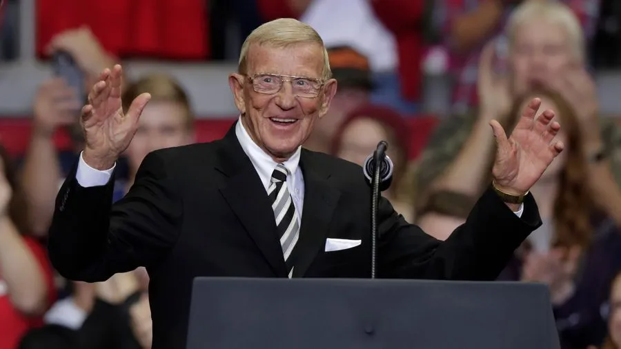 Lou Holtz Has Belief In Notre Dame Ahead Of Saturday’s Game Vs Ohio State