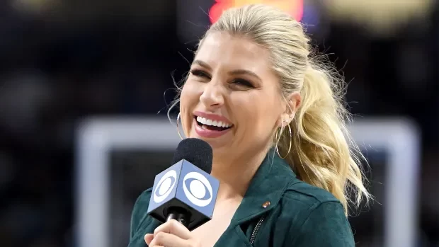 Melanie Collins: The NFL Sideline Reporter Gaining Popularity in 2023