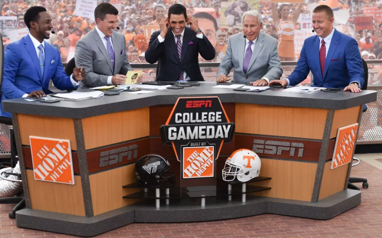 Funny Moment on College GameDay: Lee Corso’s Comment Leaves Crew Chuckling