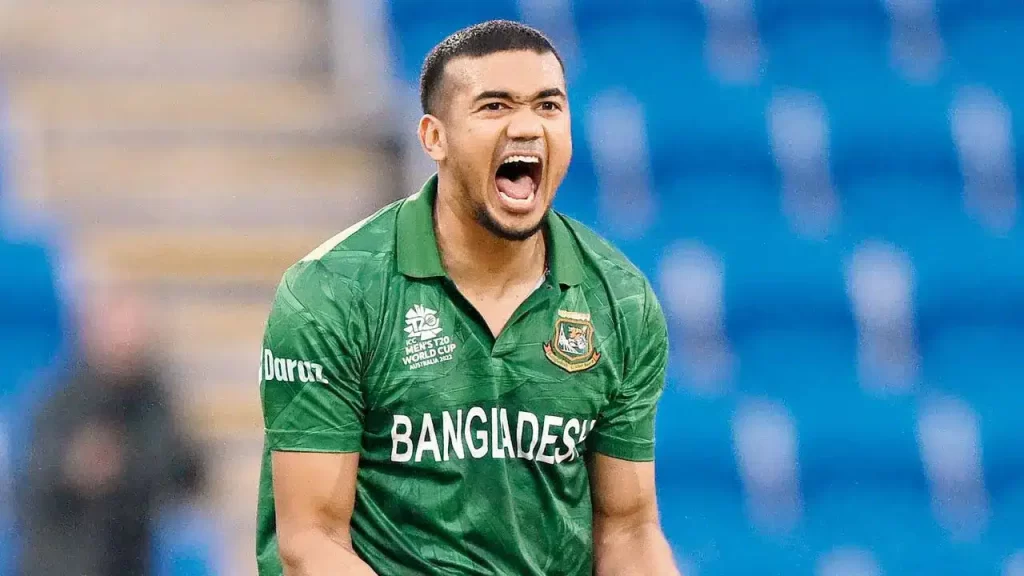 Taskin Ahmed’s Powerful Bouncer Injures Theekshana, Forcing Him Out of the Game