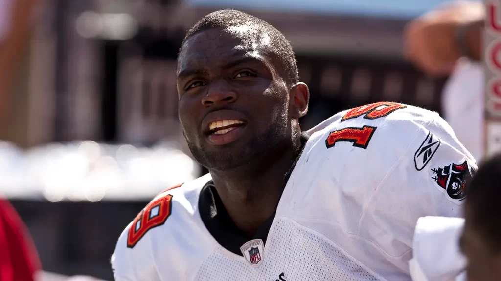 Former NFL Star Mike Williams Passes Away at 36: NFL World Offers Prayers
