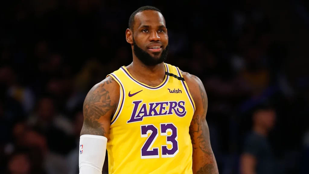 Wild Photo of LeBron James From Lakers Win Over Suns Goes Viral