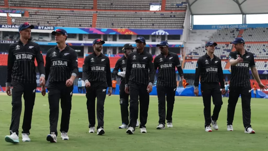 New Zealand’s Fielding Frustrations in 2023 World Cup Match Against Australia – Fan Reactions