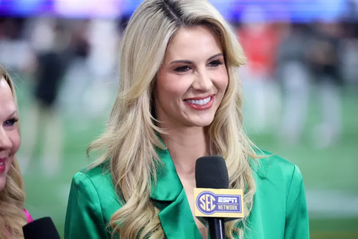 Fan’s Weird Comment Gets A Responce form Laura Rutledge After Posting Video